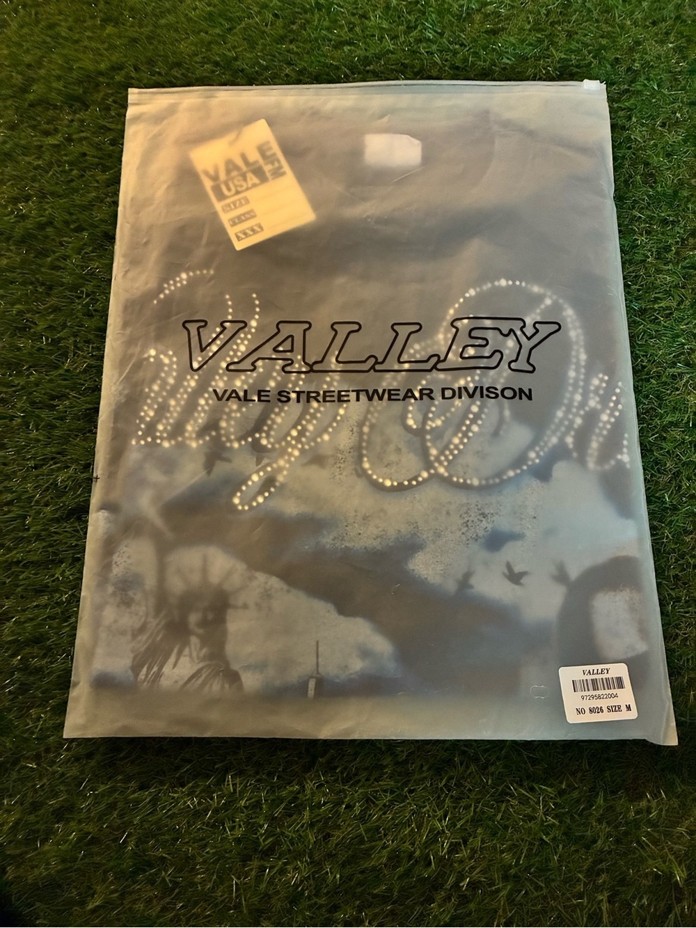 Black 'Valley Dreams' Graphic Tee - Men - Picture 4 of 5